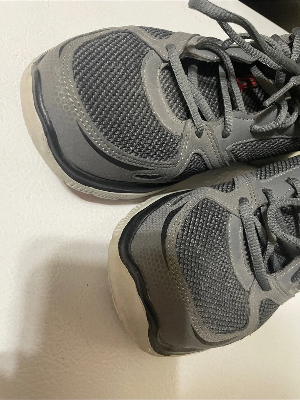 Skechers Men's  Black And Gray Memory Foam Shoes. Very Good Condition. Size 8.5.